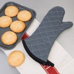 Vogue Flame Retardant Charcoal Oven Mitt 17" - Image 4