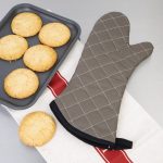 Vogue Flame Retardant Tan Oven Mitt 17" - Image 4