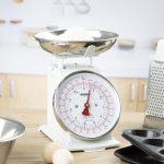 Vogue Large Kitchen Scale 5kg - Image 6
